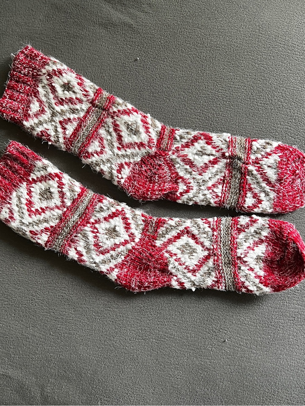 Cozy Red & White Patterned Women’s Knitted Crew Socks